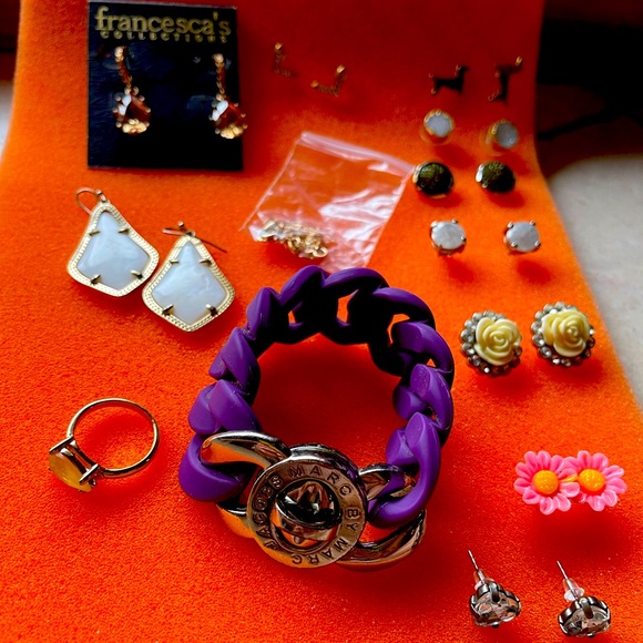 Jewelry bag over 13 items/ some designer’s including Kendra Scott & Marc Jacobs - Picture 1 of 11